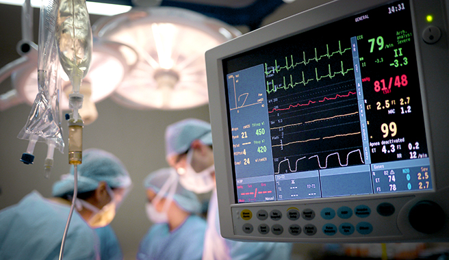 Doctores atendiendo un paciente en Médica Sur.
