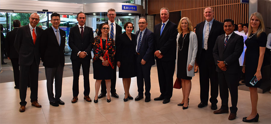 Participantes en la inauguración